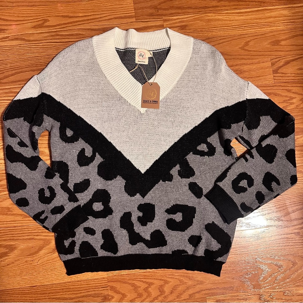 Grace+Emma Gray and Black Leopard Print Drop Shoulder Sleeve Sweater size S